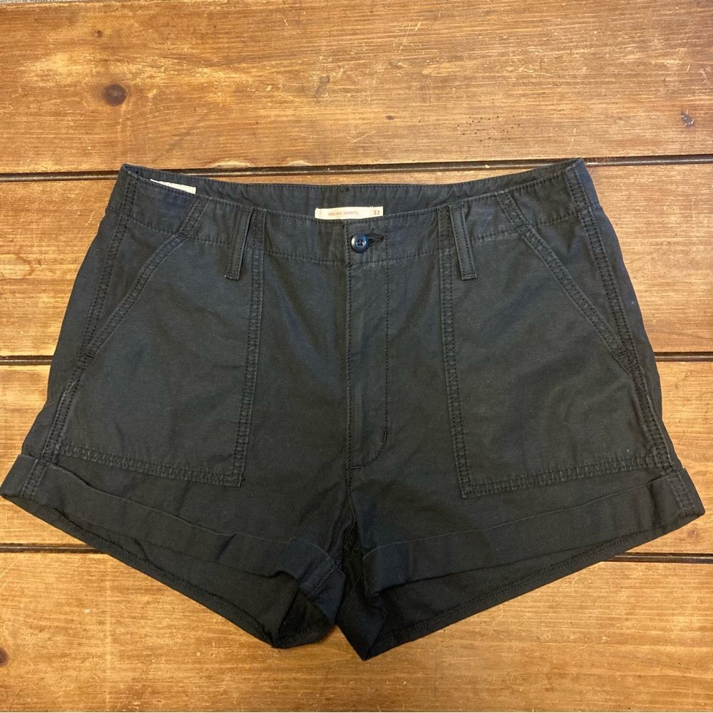 Levi’s Women’s Black Utility Ribcage Shorts Size 33 NWOT